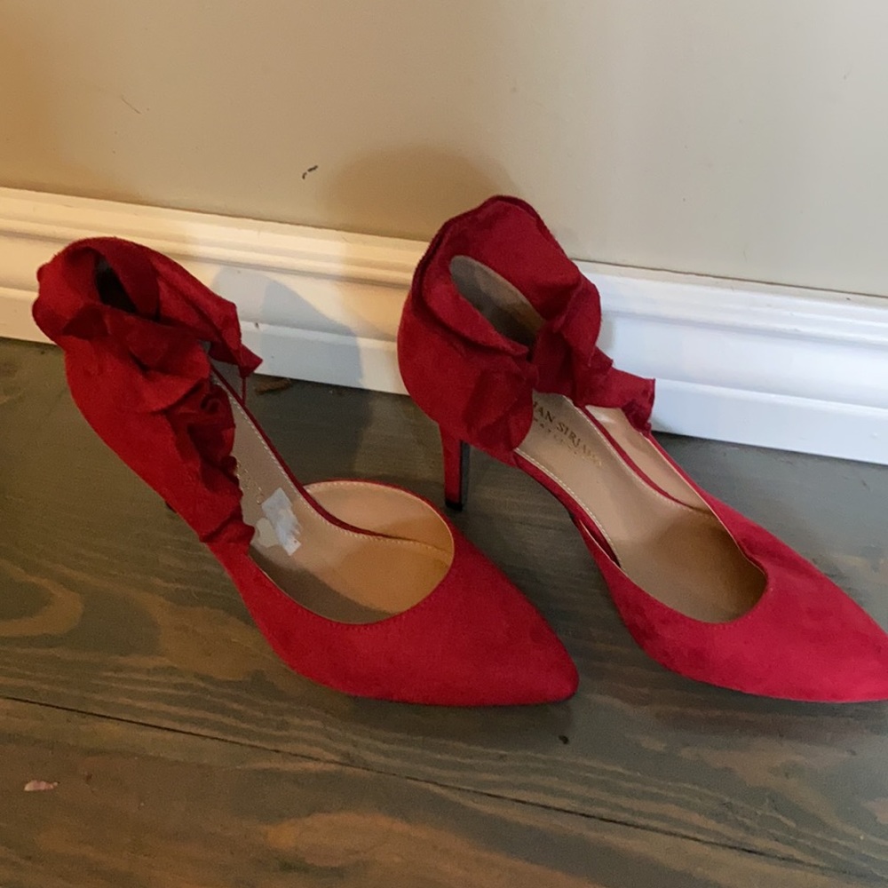 Red ruffled heels - Picture 2 of 4